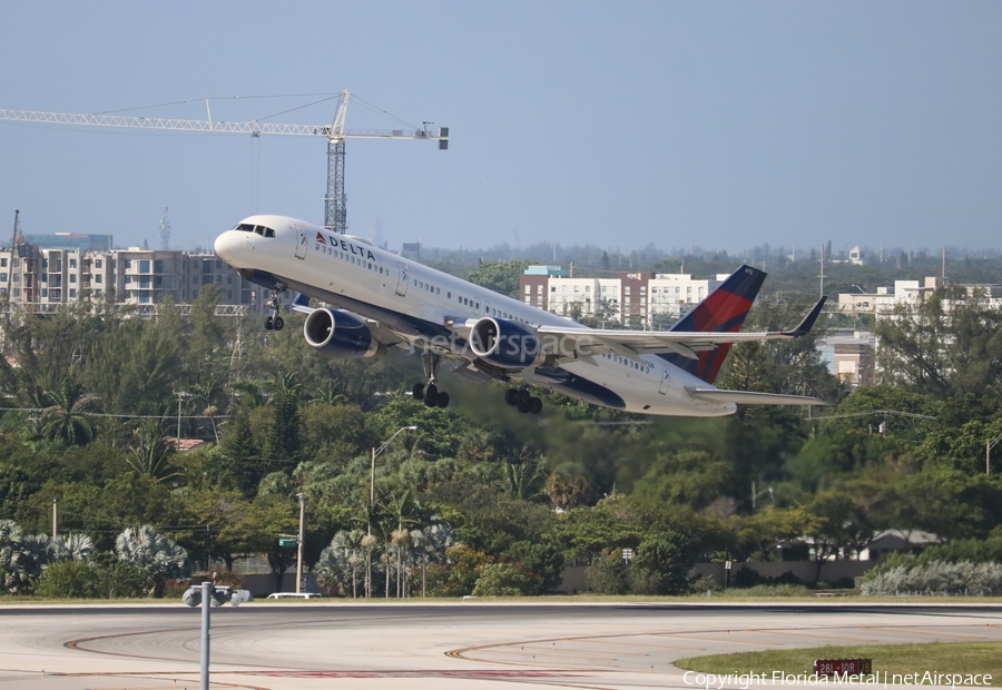 Delta Air Lines Boeing 757-232 (N6712B) | Photo 358550