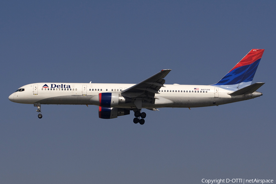 Delta Air Lines Boeing 757-232 (N6712B) | Photo 279431