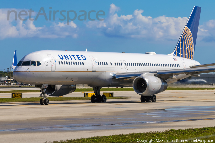 United Airlines Boeing 757-224 (N67134) | Photo 603226