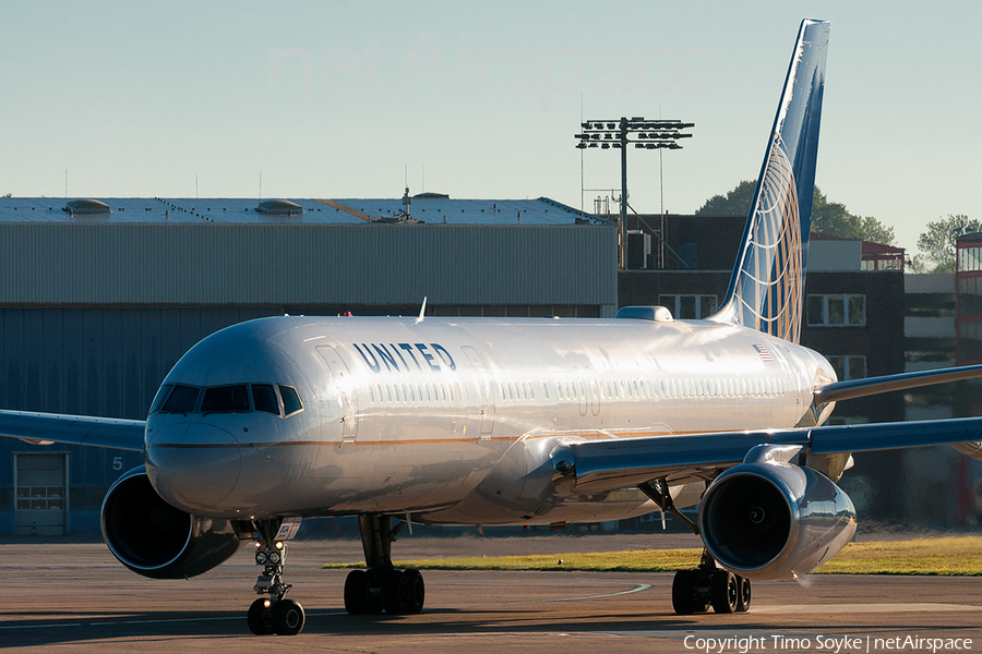 United Airlines Boeing 757-224 (N67134) | Photo 86952