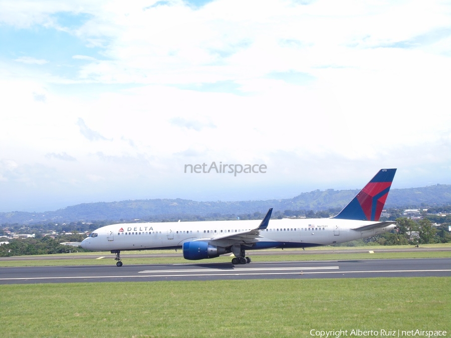 Delta Air Lines Boeing 757-232 (N6713Y) | Photo 203059