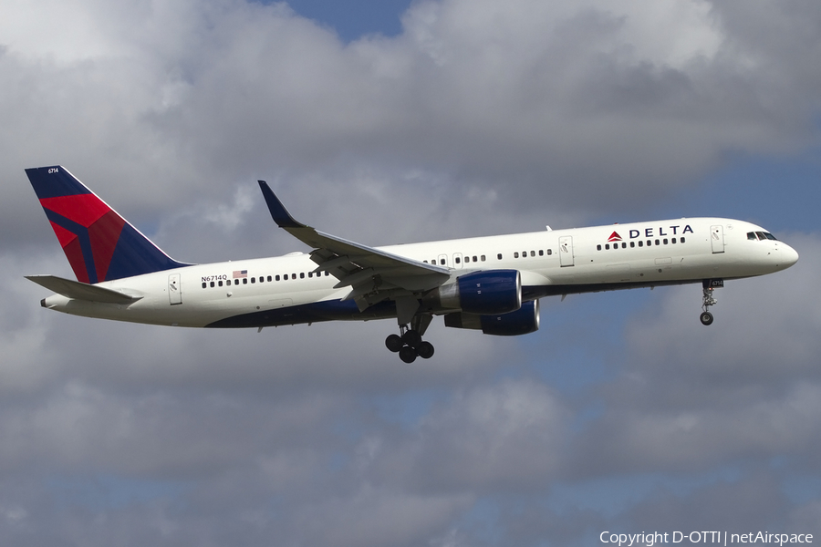 Delta Air Lines Boeing 757-232 (N6714Q) | Photo 432154