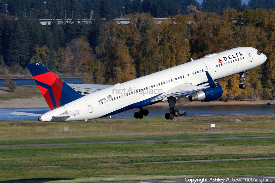 Delta Air Lines Boeing 757-232 (N6715C) | Photo 282145