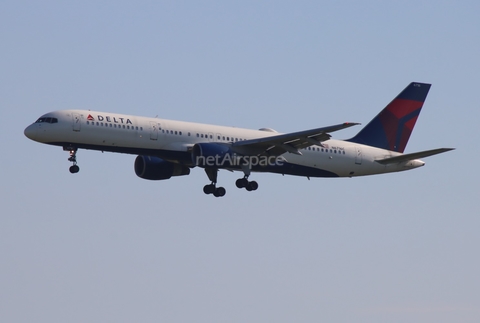 Delta Air Lines Boeing 757-232 (N6716C) at  Atlanta - Hartsfield-Jackson International, United States