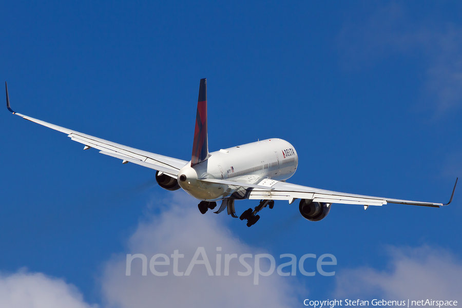 Delta Air Lines Boeing 757-232 (N67171) | Photo 45324