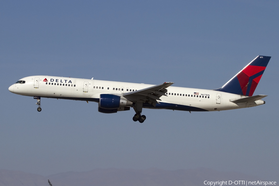 Delta Air Lines Boeing 757-232 (N671DN) | Photo 424942