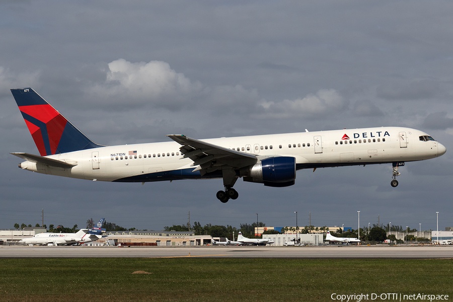 Delta Air Lines Boeing 757-232 (N671DN) | Photo 138379