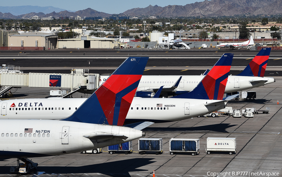 Delta Air Lines Boeing 757-232 (N671DN) | Photo 214488