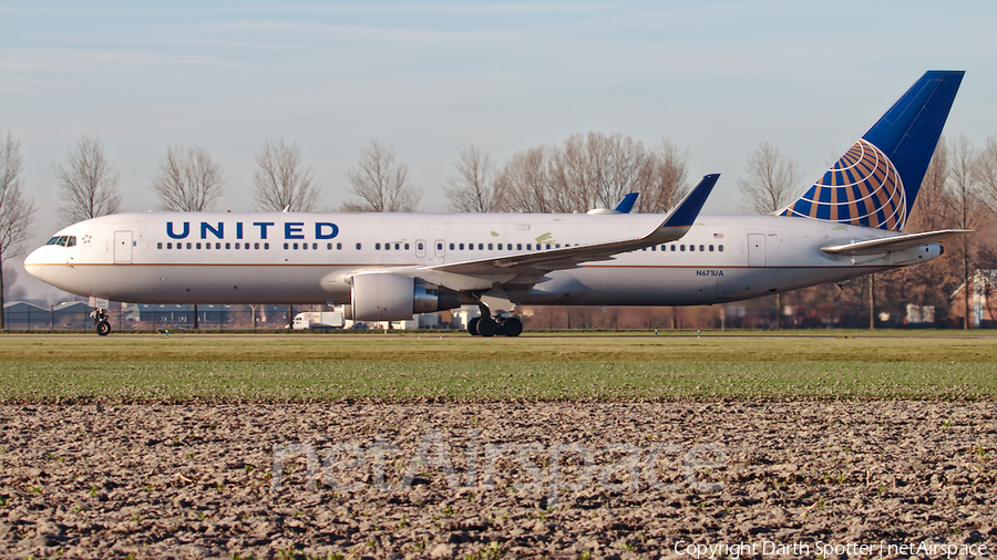 United Airlines Boeing 767-322(ER) (N671UA) | Photo 358460