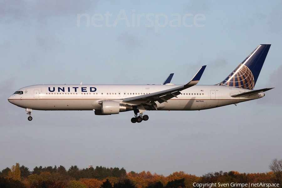 United Airlines Boeing 767-322(ER) (N671UA) | Photo 90767