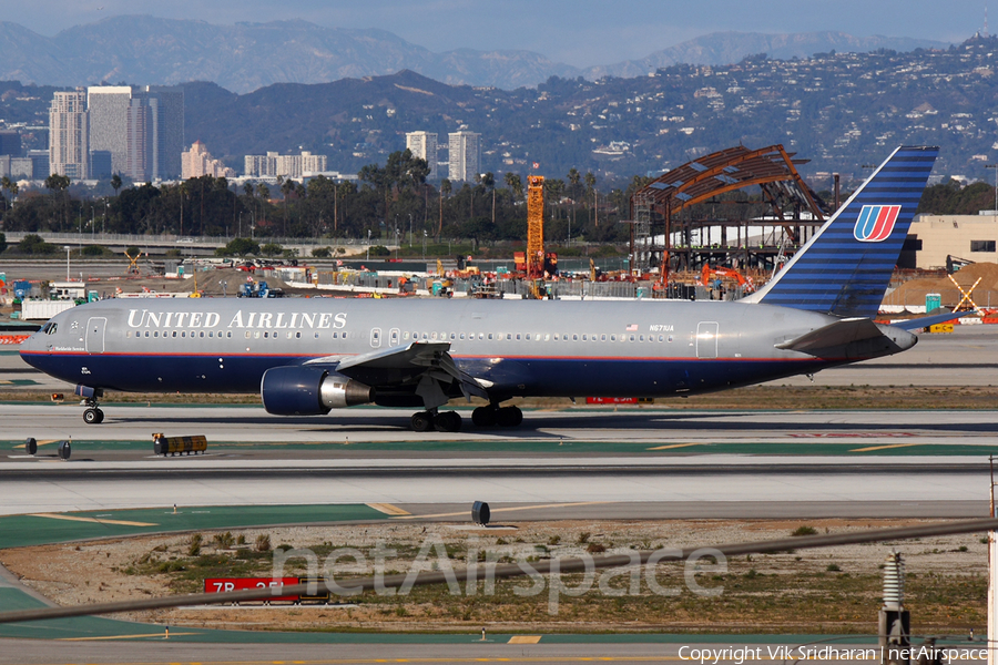 United Airlines Boeing 767-322(ER) (N671UA) | Photo 7227