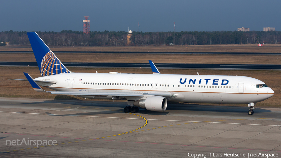 United Airlines Boeing 767-322(ER) (N671UA) | Photo 101291