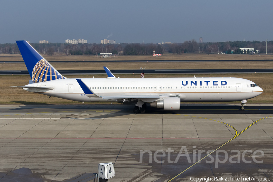 United Airlines Boeing 767-322(ER) (N671UA) | Photo 101549