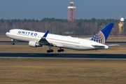 United Airlines Boeing 767-322(ER) (N671UA) at  Berlin - Tegel, Germany