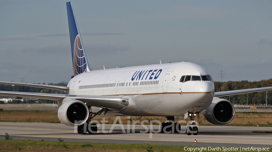 United Airlines Boeing 767-322(ER) (N672UA) | Photo 223476