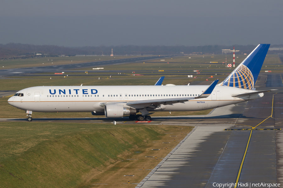United Airlines Boeing 767-322(ER) (N672UA) | Photo 100643