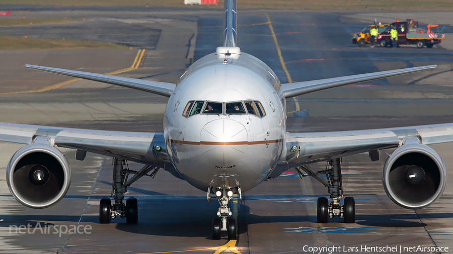 United Airlines Boeing 767-322(ER) (N672UA) | Photo 100724