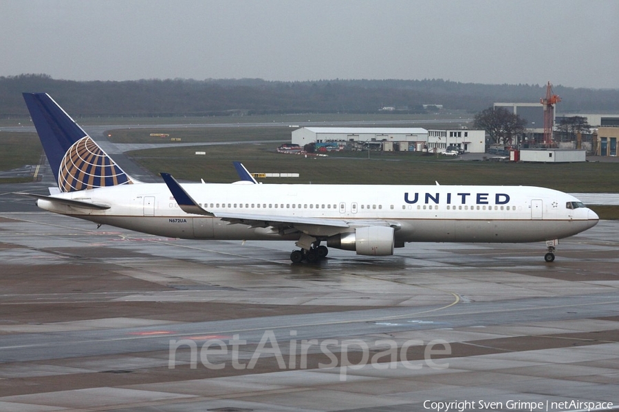 United Airlines Boeing 767-322(ER) (N672UA) | Photo 95787