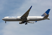 United Airlines Boeing 767-322(ER) (N672UA) at  Washington - Dulles International, United States