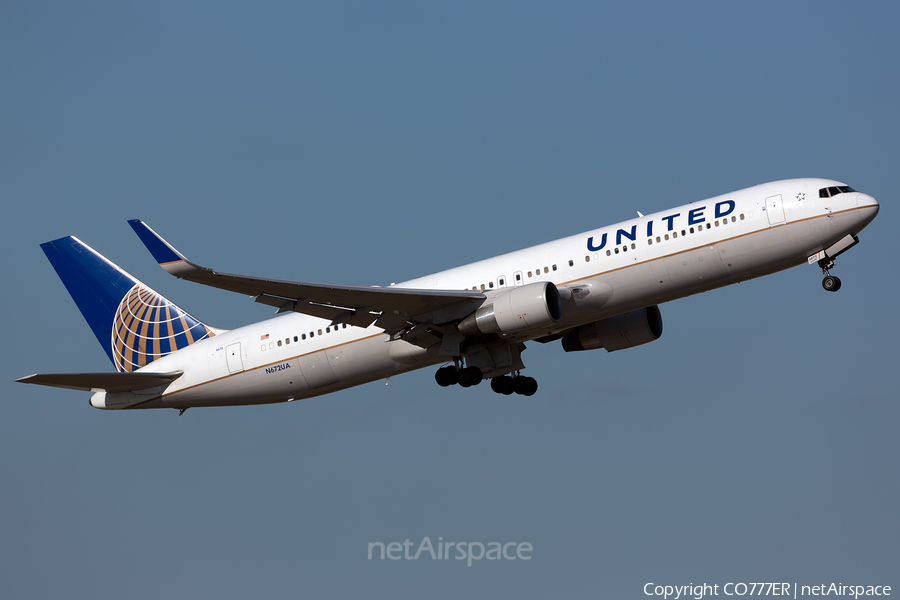 United Airlines Boeing 767-322(ER) (N672UA) | Photo 263829