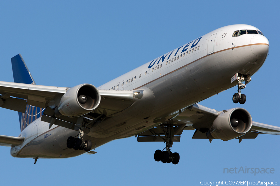 United Airlines Boeing 767-322(ER) (N672UA) | Photo 48354