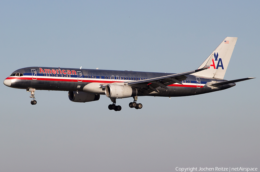 American Airlines Boeing 757-223 (N673AN) | Photo 39828