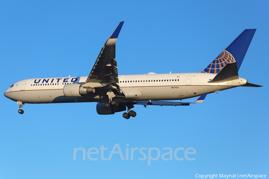 United Airlines Boeing 767-322(ER) (N673UA) | Photo 367609