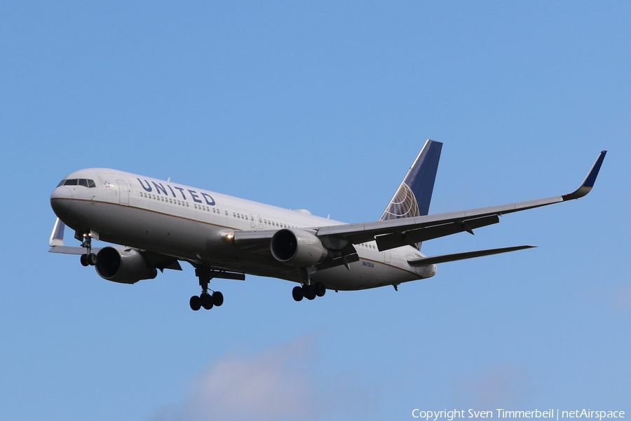 United Airlines Boeing 767-322(ER) (N673UA) | Photo 108523