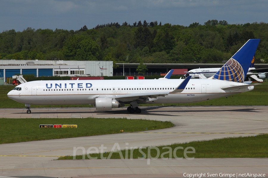 United Airlines Boeing 767-322(ER) (N673UA) | Photo 108597