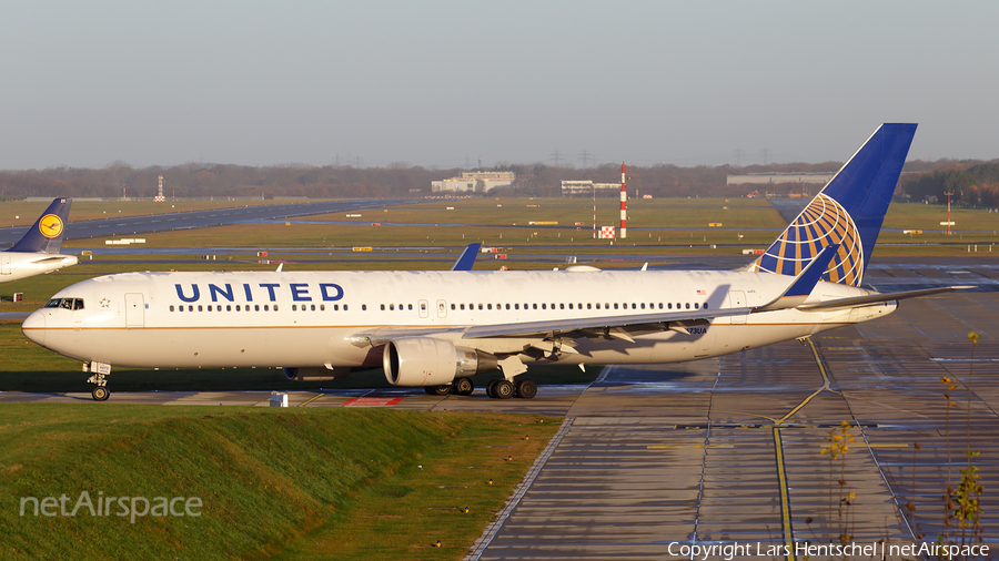 United Airlines Boeing 767-322(ER) (N673UA) | Photo 132368