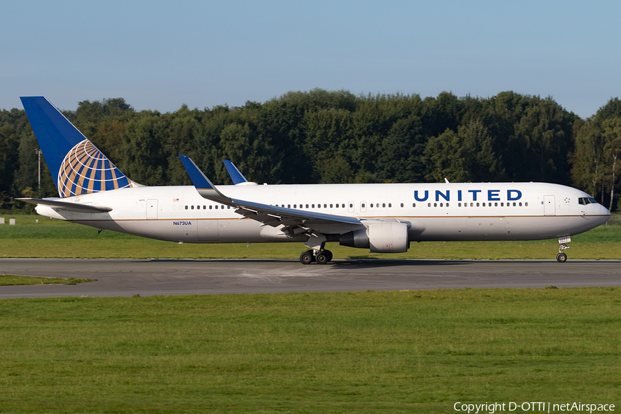 United Airlines Boeing 767-322(ER) (N673UA) | Photo 185480