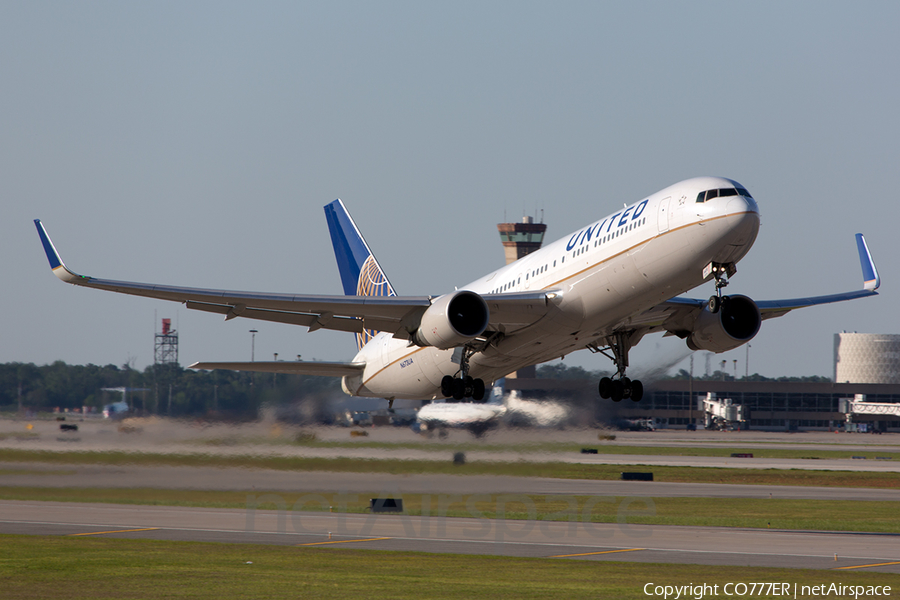 United Airlines Boeing 767-322(ER) (N673UA) | Photo 48350