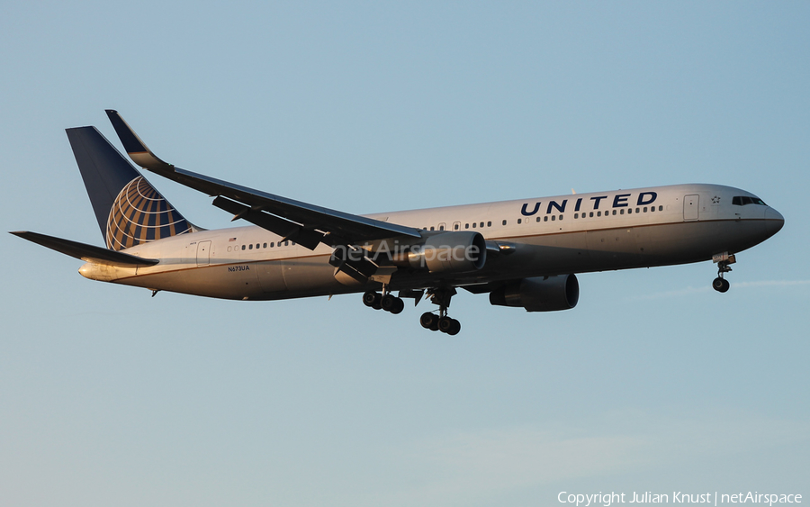 United Airlines Boeing 767-322(ER) (N673UA) | Photo 205729