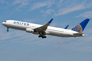 United Airlines Boeing 767-322(ER) (N673UA) at  London - Heathrow, United Kingdom