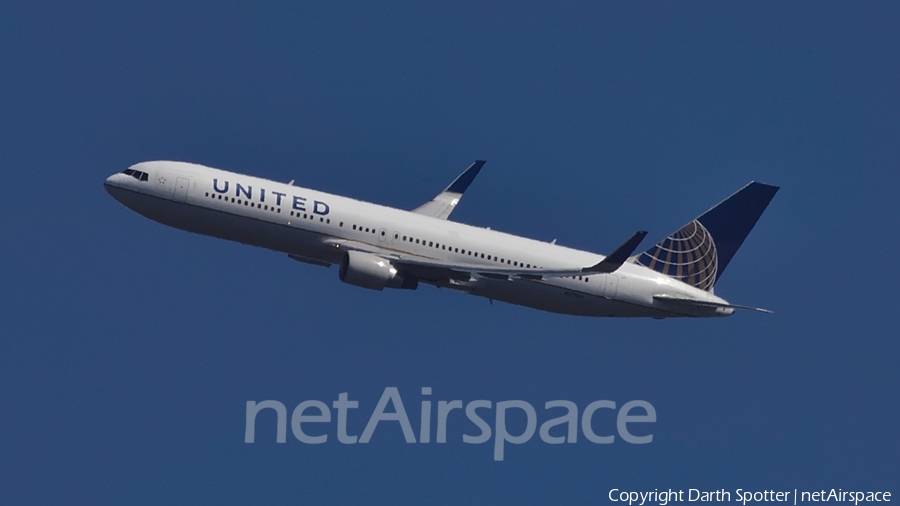 United Airlines Boeing 767-322(ER) (N673UA) | Photo 231837