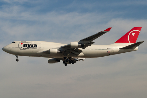 Northwest Airlines Boeing 747-451 (N673US) at  Los Angeles - International, United States