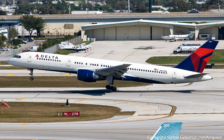 Delta Air Lines Boeing 757-232 (N674DL) | Photo 2328