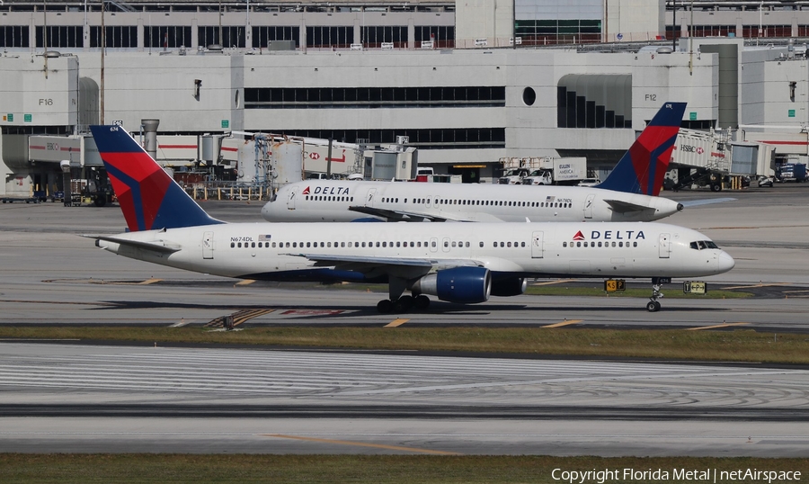 Delta Air Lines Boeing 757-232 (N674DL) | Photo 621646