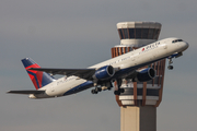 Delta Air Lines Boeing 757-232 (N674DL) at  Phoenix - Sky Harbor, United States