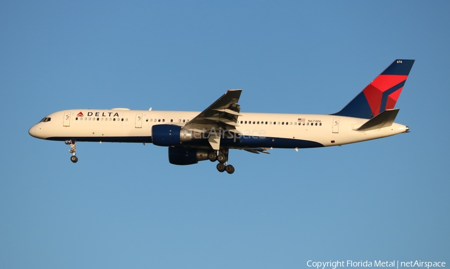 Delta Air Lines Boeing 757-232 (N674DL) | Photo 621645
