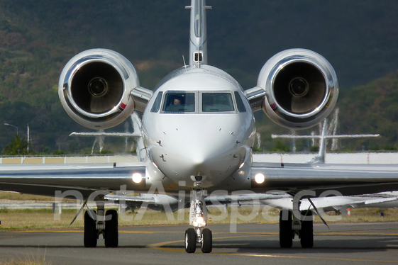 (Private) Gulfstream G-V-SP (G550) (N674RW) at  Philipsburg - Princess Juliana International, Netherland Antilles