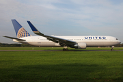 United Airlines Boeing 767-322(ER) (N674UA) at  Hamburg - Fuhlsbuettel (Helmut Schmidt), Germany