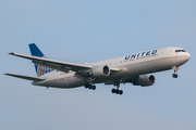 United Airlines Boeing 767-322(ER) (N674UA) at  Hamburg - Fuhlsbuettel (Helmut Schmidt), Germany