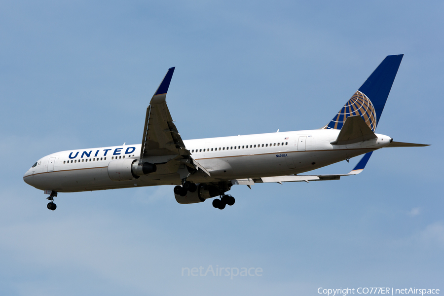 United Airlines Boeing 767-322(ER) (N674UA) | Photo 24662