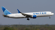 United Airlines Boeing 767-322(ER) (N674UA) at  London - Heathrow, United Kingdom