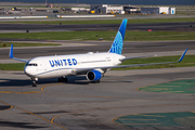 United Airlines Boeing 767-322(ER) (N674UA) at  San Francisco - International, United States