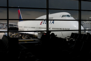 Delta Air Lines Boeing 747-451 (N674US) at  Detroit - Metropolitan Wayne County, United States