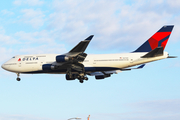 Delta Air Lines Boeing 747-451 (N674US) at  Los Angeles - International, United States