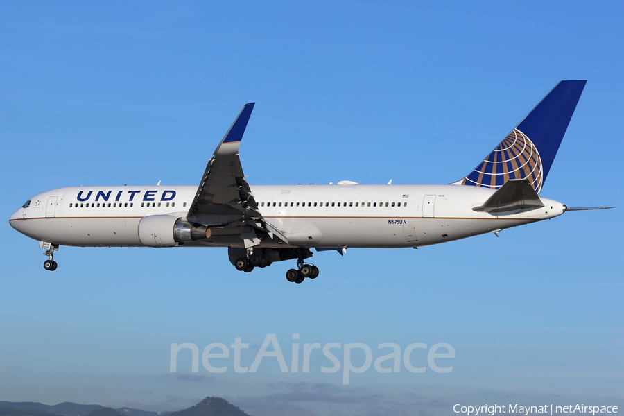 United Airlines Boeing 767-322(ER) (N675UA) | Photo 133535