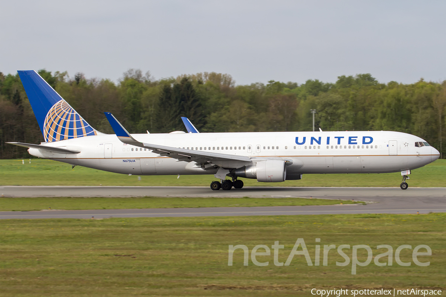 United Airlines Boeing 767-322(ER) (N675UA) | Photo 160739